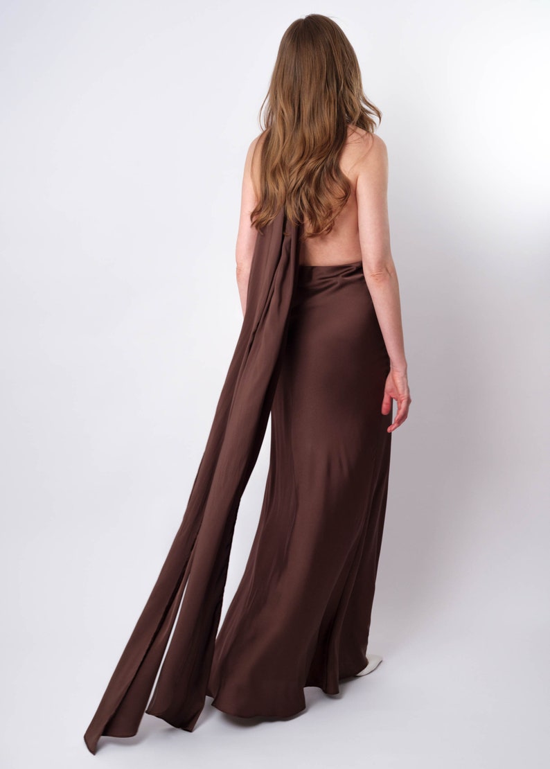 Chocolate Brown's Long Bridesmaid Dress With Multiple Dressing Styles Is Suitable For Wedding Themes